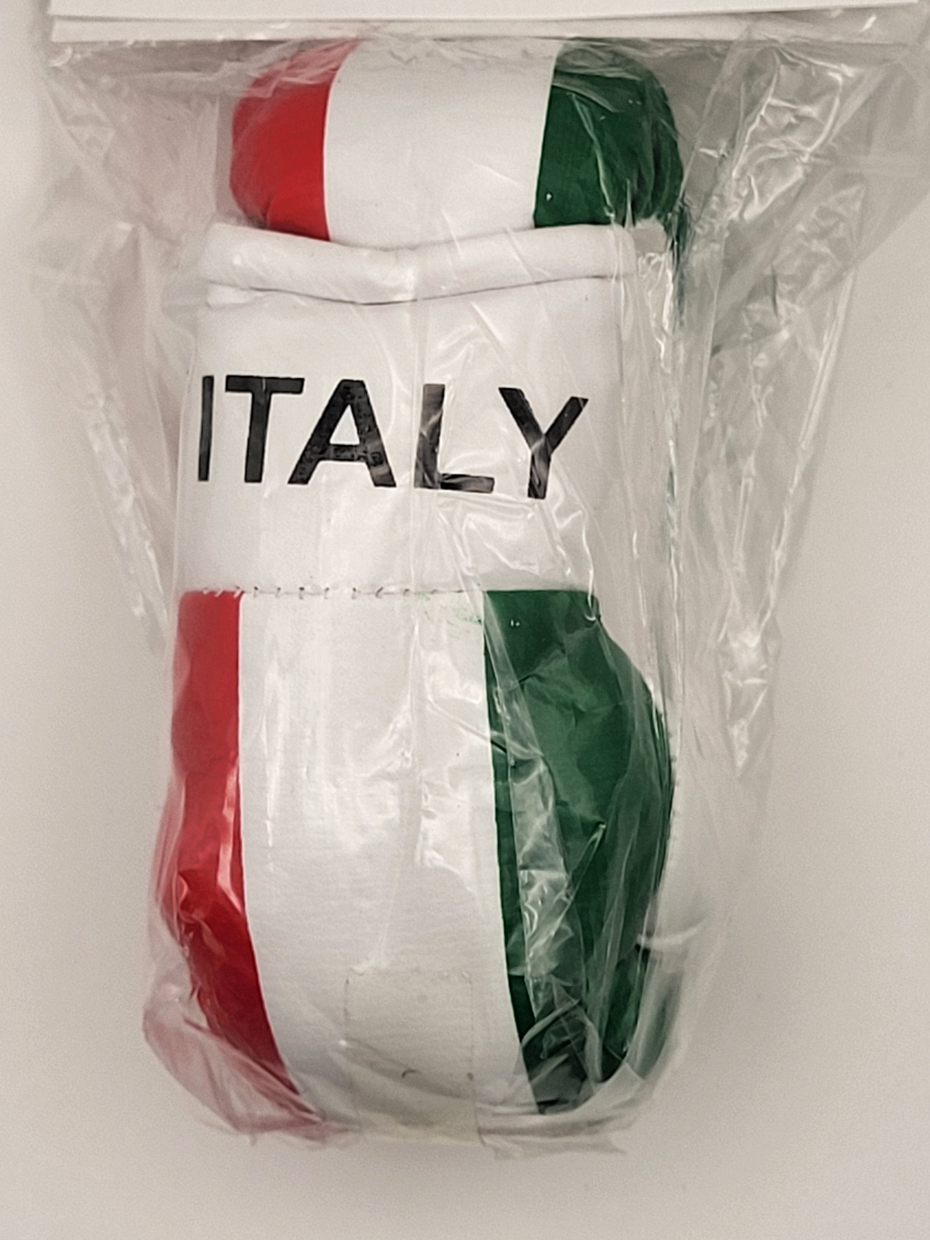 Mini guantes de boxeo con banderas de países colgando