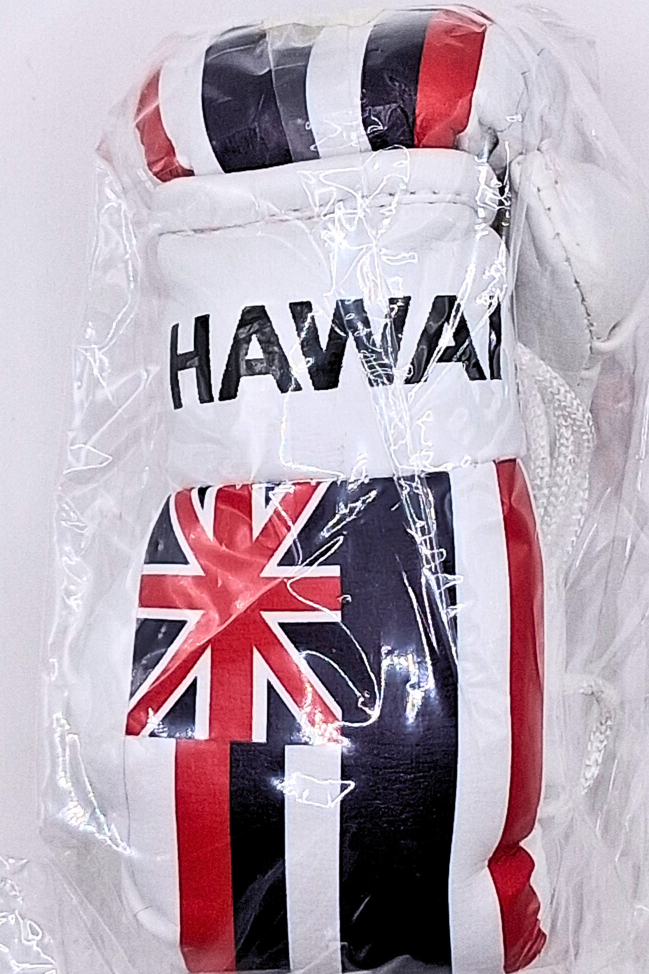 Mini guantes de boxeo con banderas de países colgando